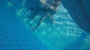 underwater_voyeur_in_sauna_pool j7otsp6fsm