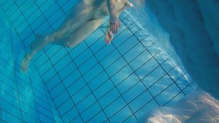 underwater_voyeur_in_sauna_pool z7otspjeax