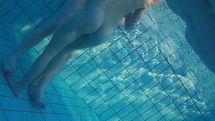 underwater_voyeur_in_sauna_pool r7otsplggh
