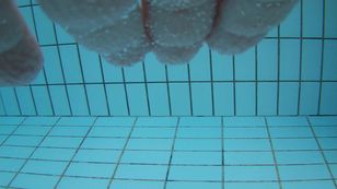 underwater_voyeur_in_sauna_pool t7otsprheq