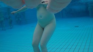 underwater_voyeur_in_sauna_pool z7otspvqzr