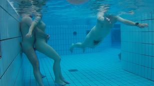 underwater_voyeur_in_sauna_pool n7otsqg13c