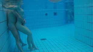 underwater_voyeur_in_sauna_pool q7otsqiovu