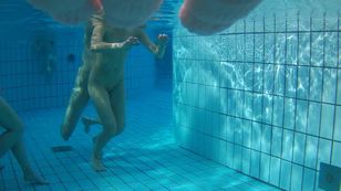 underwater_voyeur_in_sauna_pool q7otsq1fux