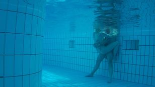 underwater_voyeur_in_sauna_pool r7otsqljyf