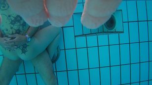 underwater_voyeur_in_sauna_pool w7otsqqowo