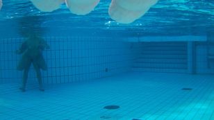 underwater_voyeur_in_sauna_pool s7otsqrr61