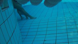 underwater_voyeur_in_sauna_pool h7otsquakj