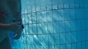 underwater_voyeur_in_sauna_pool i7otsra0we