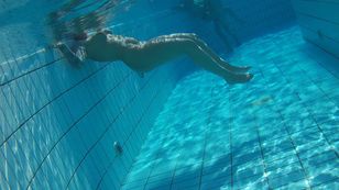 underwater_voyeur_in_sauna_pool d7otsrdxgw
