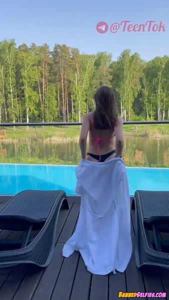 Ana – Amazing 18 Years Old School Girl Nude Selfie