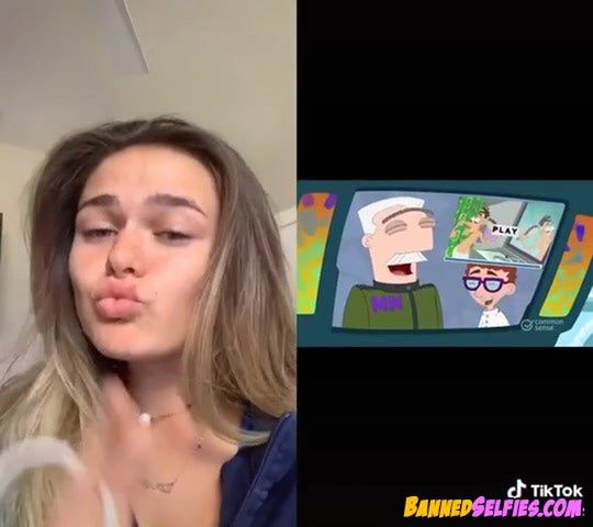 Barbara – Hot Nude Selfie Tease 19 Years Old On Tiktok