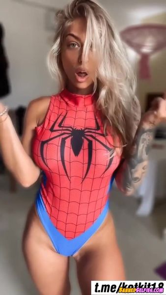 Hailee – Hot Instagram Selfie