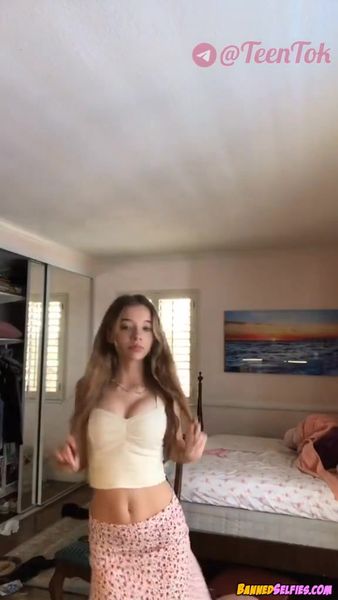 Iliana – Innocent Little Girl Nude Selfie On Instagram