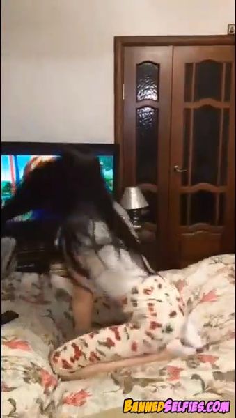 Elle – 23 Year Old Cheerleader Girl Nude On Tiktok