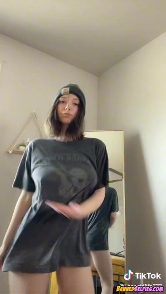 Aniyah – Banned Tease College Girl On Tiktok