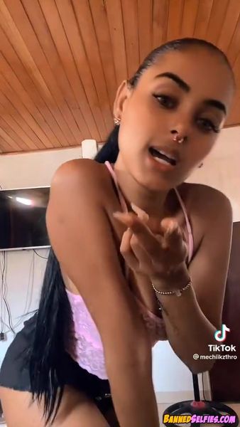 Abby – 20 Years Old College Girl Teases Perfect Body On Instagram