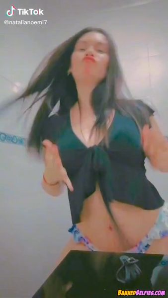 Addyson – 19 Years Cheerleader Girl Epic Nude Selfie On Tiktok
