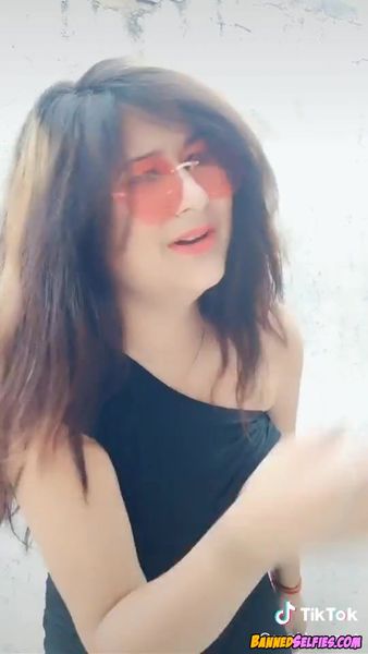 Angie – Hot Nude Selfie Tease 21 Years Old On Tiktok
