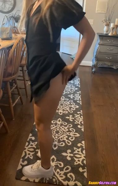 Cailyn – Sexy Babe Strips