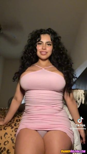 Cecelia – Amazing 18 Years Old Teen Babe Nude Tiktok Selfie