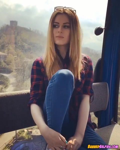 Clara – Nude Tiktok Selfie