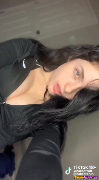 Deja – Girl Talked Into Nude Selfie