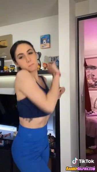 Dominique – Young Girl Talked Into Nude Selfie On Instagram