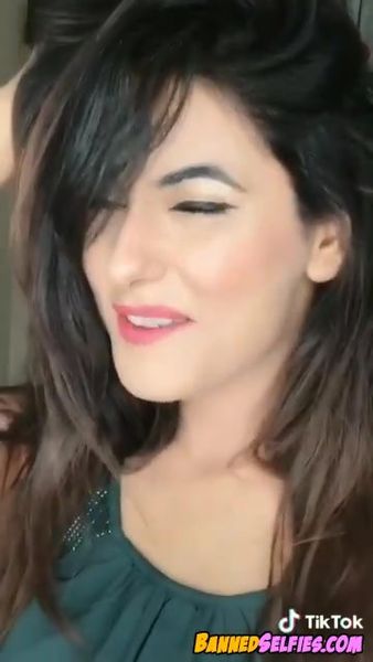 Elisa – Shy Hot Tease Teen On Instagram