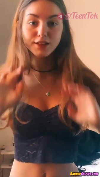 Erika – Epic 23 Years Old Cheerleader Babe Nude Instagram Selfie
