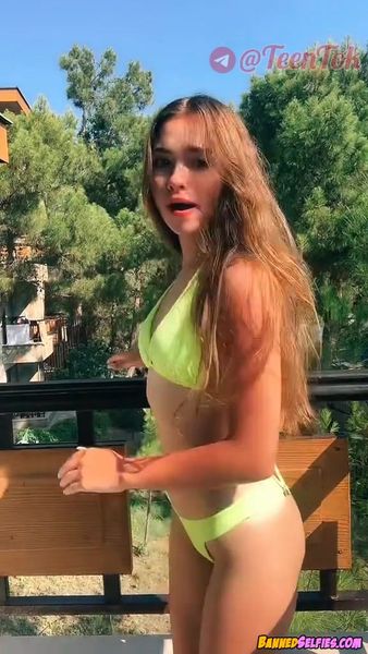 Esther – Highschool Teen Talked Into Nude Selfie By Complete Stranger