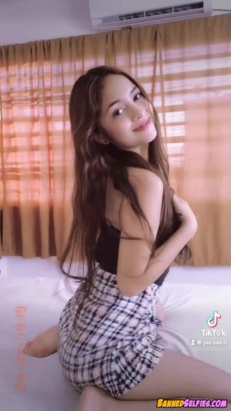 Esther – Innocent Little Girl Nude Selfie