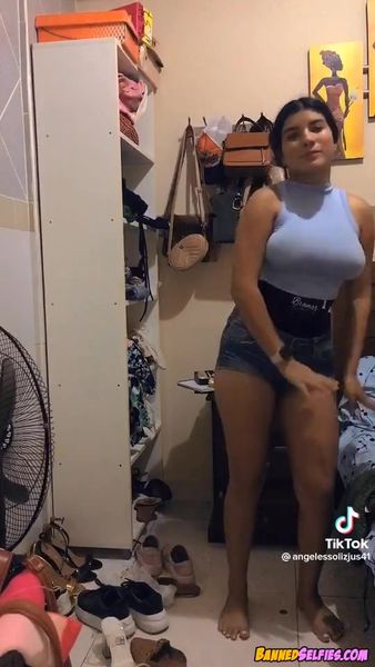 Giada – Young Girl Talked Into Nude Selfie By Complete Stranger On Tiktok