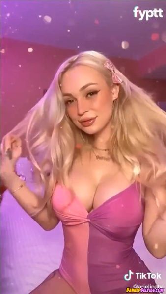 Ireland – Teen Nude Tiktok Selfie