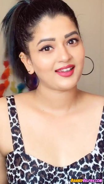 Jaelyn – Teen Nude Tiktok Selfie