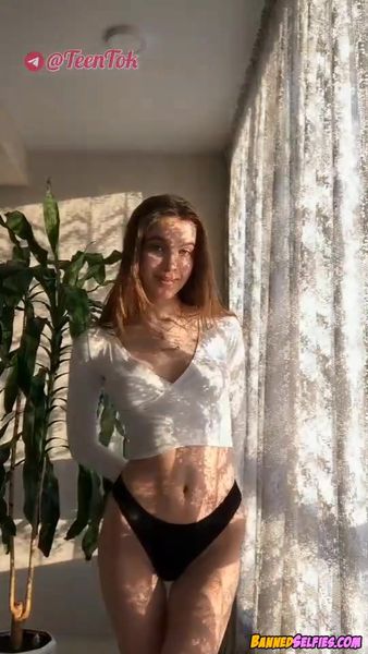 Kara – Babe Talked Into Nude Selfie By Complete Stranger 1