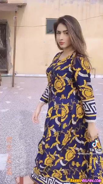 Laurel – Young Babe Talked Into Nude Selfie On Tiktok