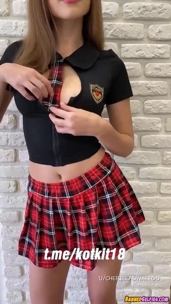 Lena – 20 Year Old Cheerleader Babe