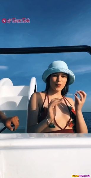 Mallory – Sexy Babe Strips