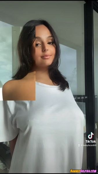 Margaret – 18 Years Old College Girl Teases Perfect Body On Instagram