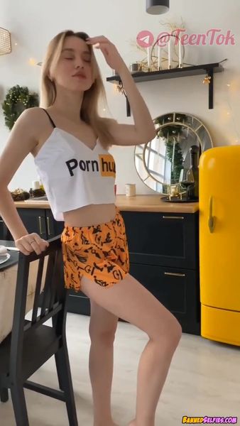 Marissa – Teen Talked Into Nude Selfie