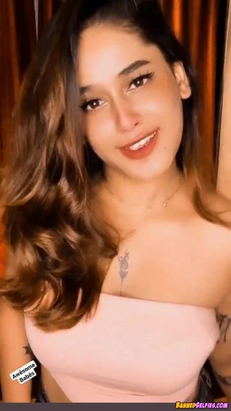 Natalee – 22 Year Super Hot Girl Epic Nude Selfie On Instagram