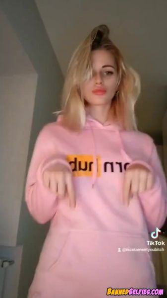 Ryann – Nude Tiktok Selfie