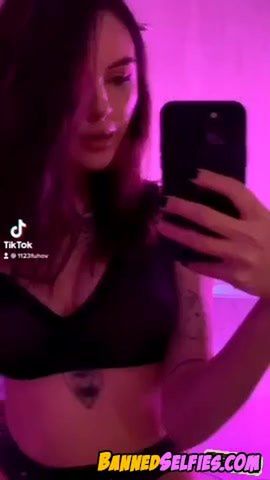 Savanna – Teen Nude Tiktok Selfie