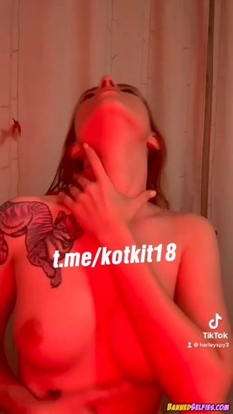 Skyla – 22 Years Old Girl Teases Perfect Body On Tiktok
