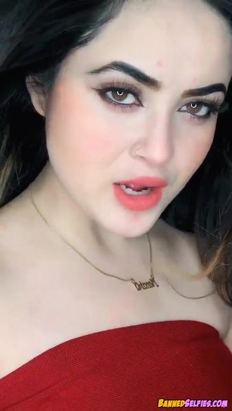 Stella – 19 Years Cheerleader Babe Nude Selfie