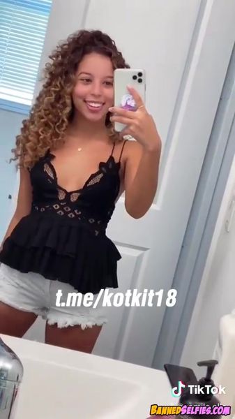 Tania – Amazing 22 Years Old College Babe Nude Tiktok Selfie
