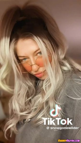 Tianna – Epic 22 Years Old College Girl Nude Instagram Selfie