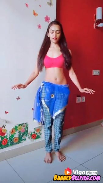 Zaniyah – College Girl Talked Into Nude Selfie On Instagram