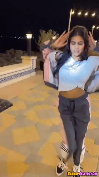 Gloria – 18 Years Old Teen Girl Teases Perfect Body On Tiktok